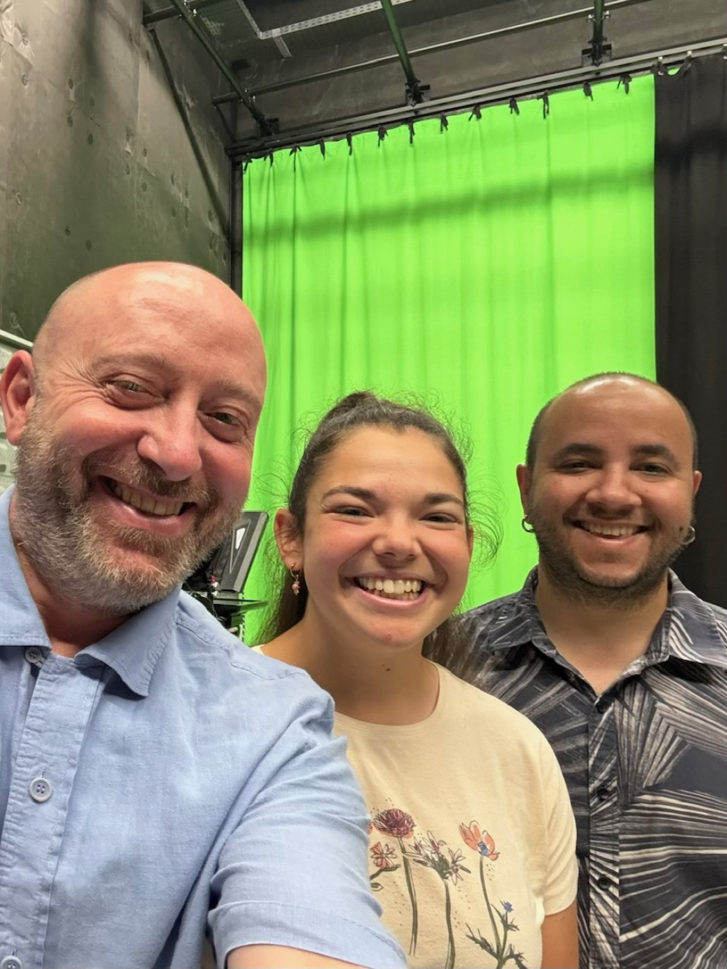 Massimo Eccli, Giulia Gennaro e Luiz Nascimento, tecnico dell'Ufficio per l'insegnamento e l'apprendimento negli studi televisivi IPVC