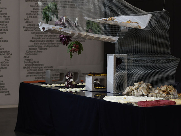 Installation in einem Museumsraum.