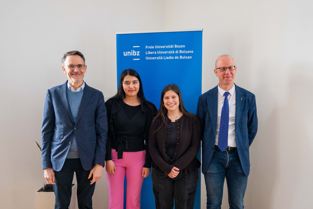 Günther Mathà, Neha Kumari, Julia Bozzetta und Alex Weissensteiner. Foto: unibz