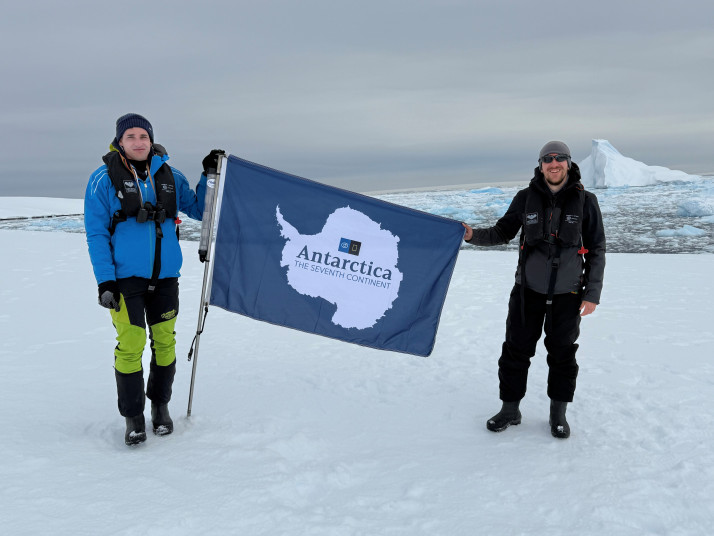 I due ricercatori di unibz, Raul-David Șerban e Matteo Delpero che hanno partecipato alla spedizione in Antartide. Foto: privata