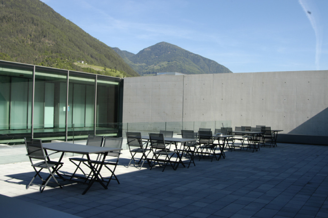 Dachterrasse eines modernen Gebäudes.