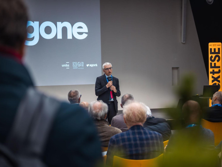 Il prof. Andrea Gasparella durante l'evento FSE al NOI Techpark. Foto: Agorà activities