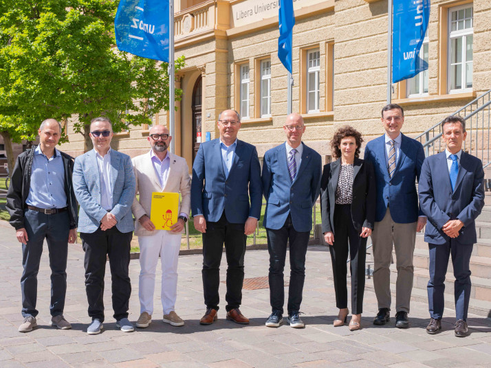 Stefano Gigliotti, Fabio Furciniti, Fabio Ciaponi, Albrecht Matzneller, prof. Alex Weissensteiner, Francesca Pallecchi, prof. Paolo Perego, Vincenzo Gullotta. Foto: unibz