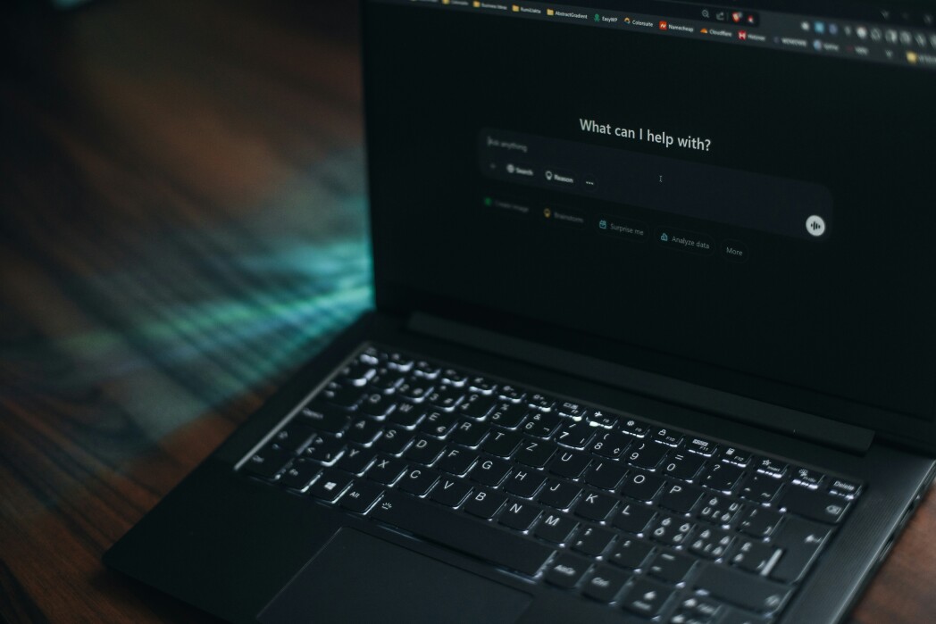 Un computer con ChatGPT acceso.